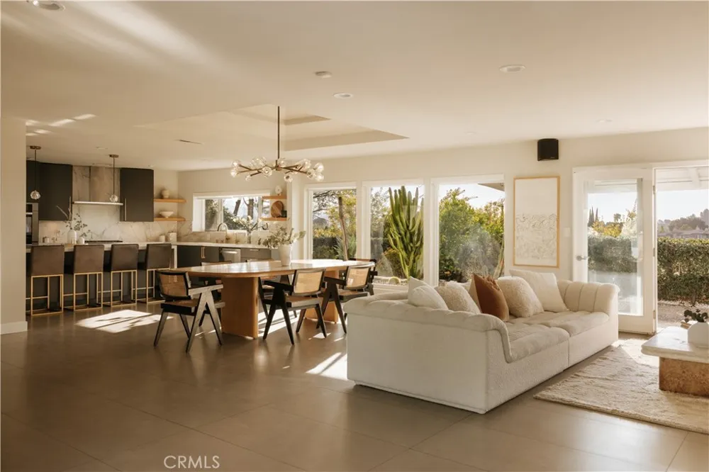 4173 Regal Oak Encino, CA 91436