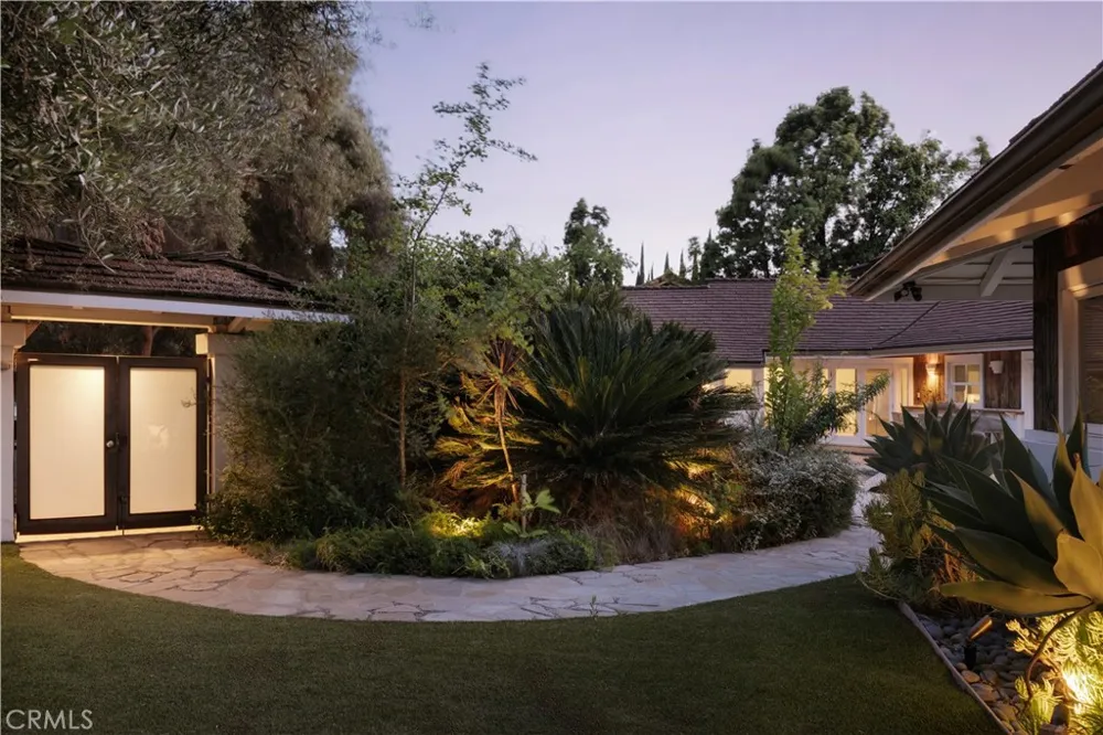 4173 Regal Oak Encino, CA 91436