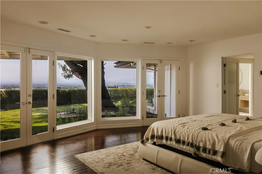 4173 Regal Oak Encino, CA 91436