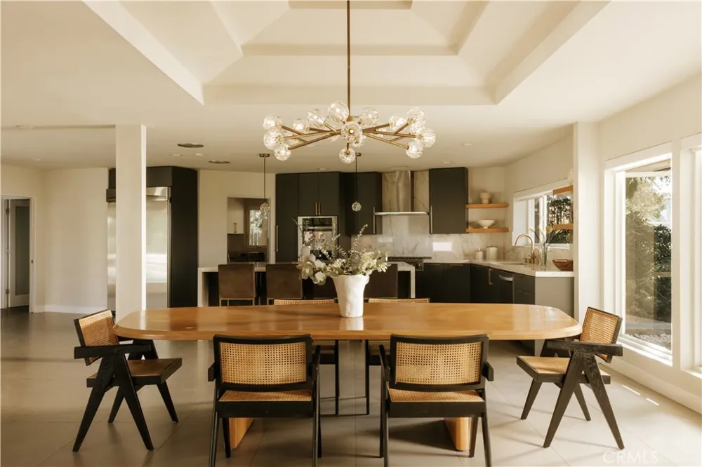 4173 Regal Oak Encino, CA 91436