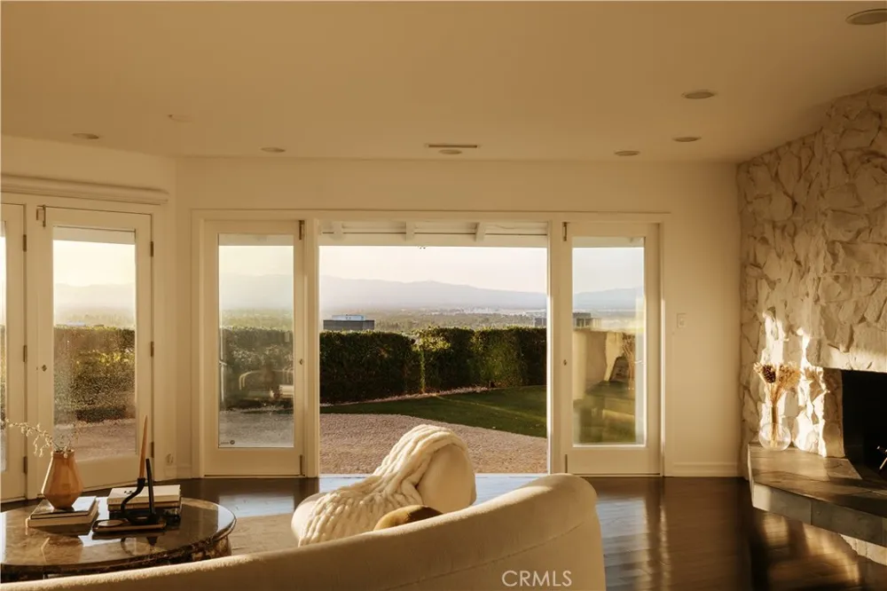 4173 Regal Oak Encino, CA 91436