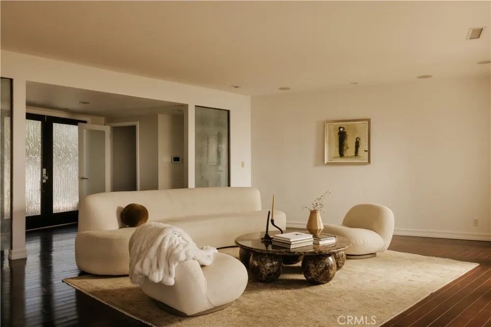4173 Regal Oak Encino, CA 91436