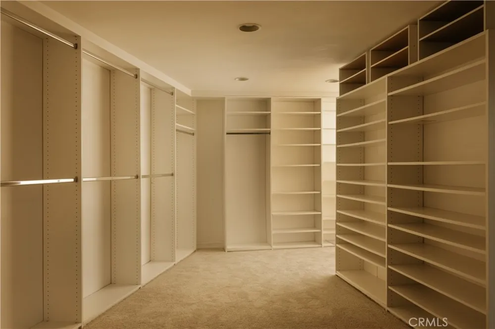 4173 Regal Oak Encino, CA 91436