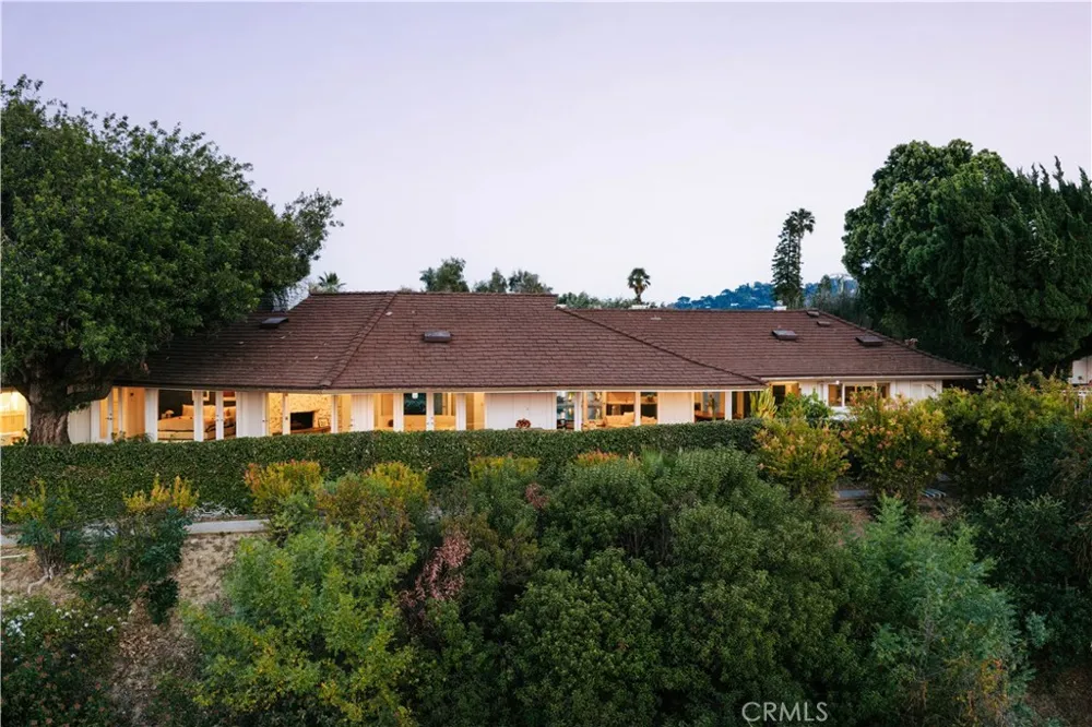 4173 Regal Oak Encino, CA 91436