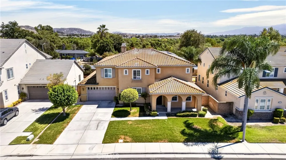 8122 River Bluffs Eastvale, CA 92880