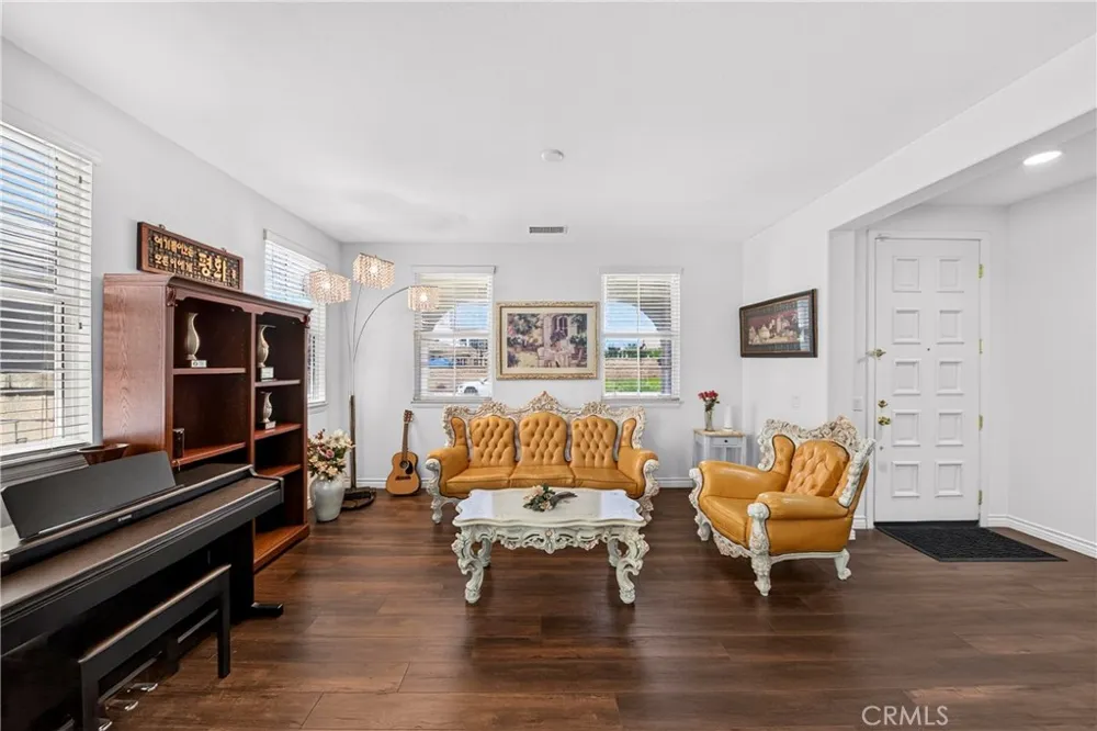 8122 River Bluffs Eastvale, CA 92880