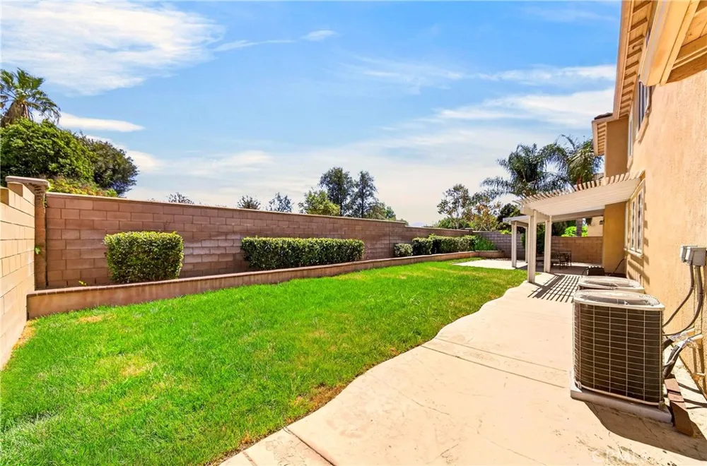 8122 River Bluffs Eastvale, CA 92880