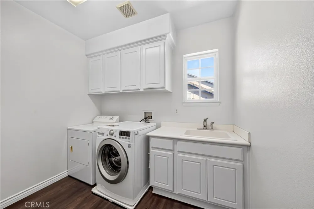8122 River Bluffs Eastvale, CA 92880