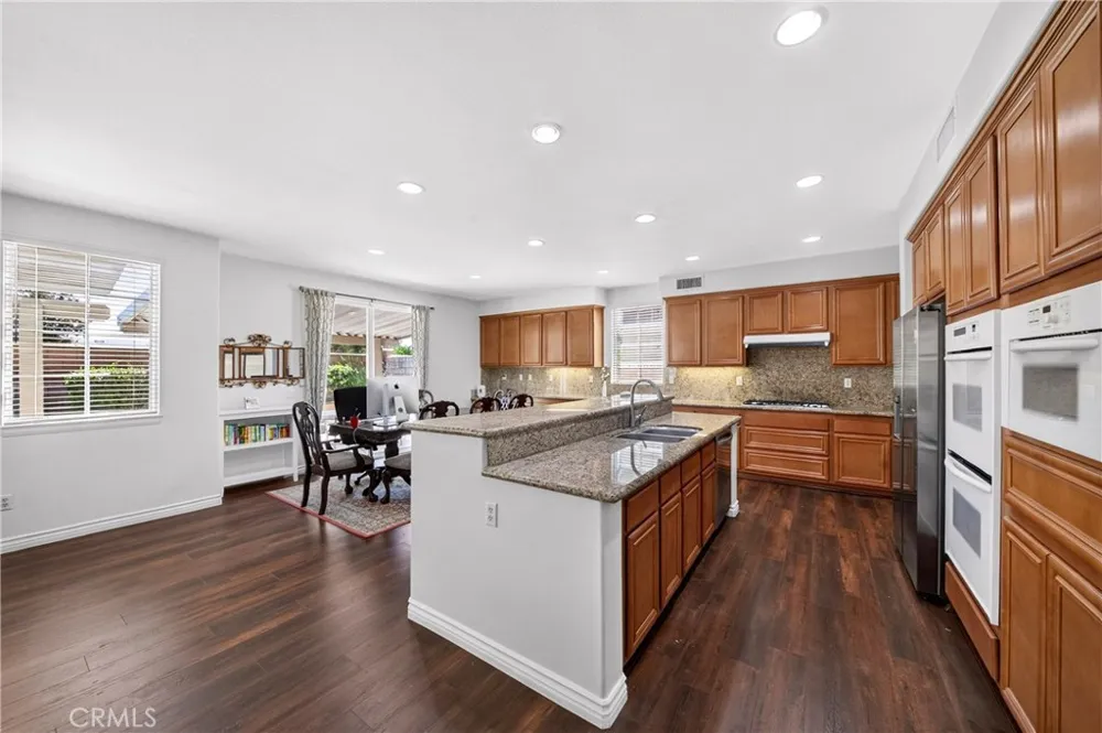8122 River Bluffs Eastvale, CA 92880