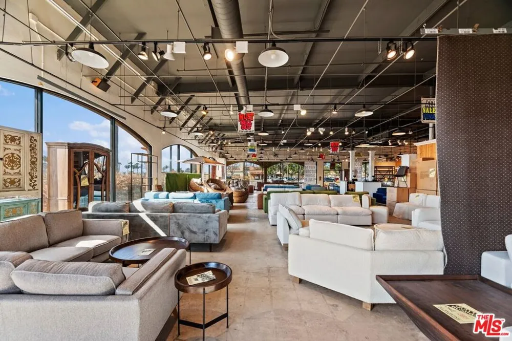 2801 Paseo Mercado Oxnard, CA 93036