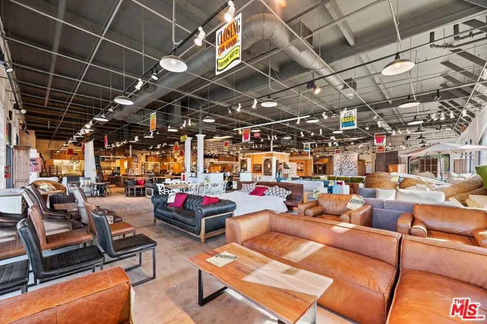 2801 Paseo Mercado Oxnard, CA 93036