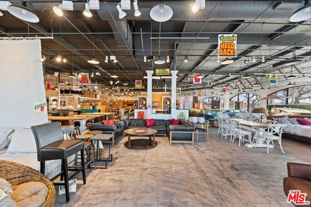 2801 Paseo Mercado Oxnard, CA 93036