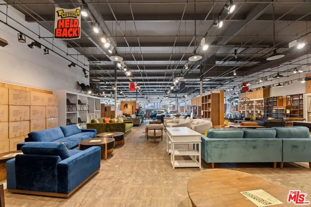 2801 Paseo Mercado Oxnard, CA 93036