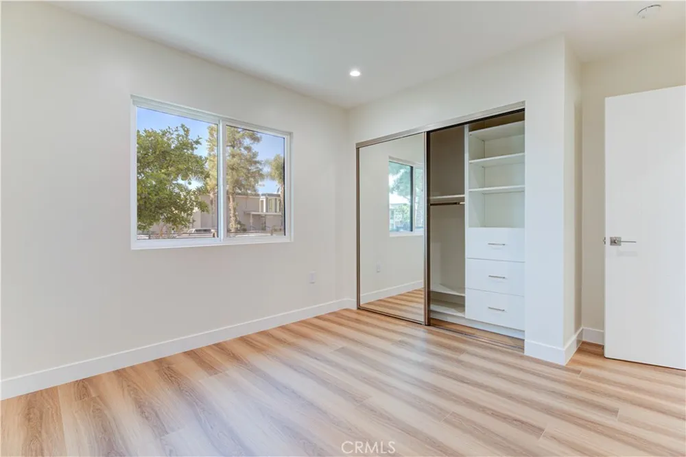 16857 Chatsworth Granada Hills, CA 91344
