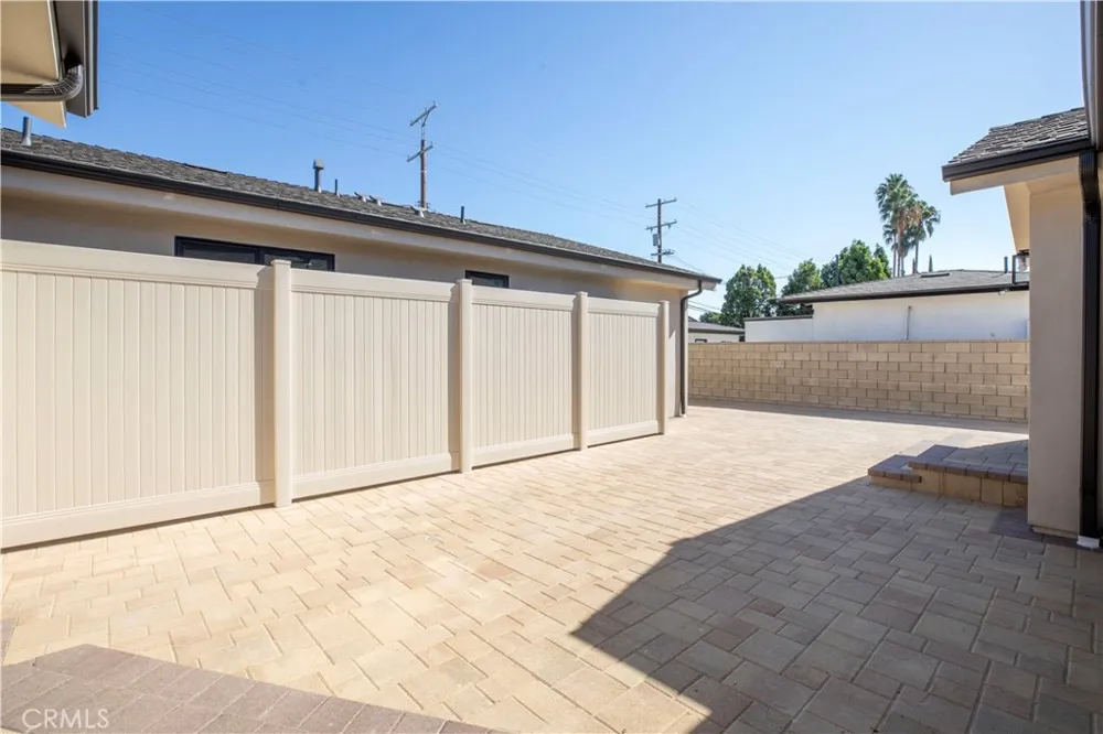 16857 Chatsworth Granada Hills, CA 91344