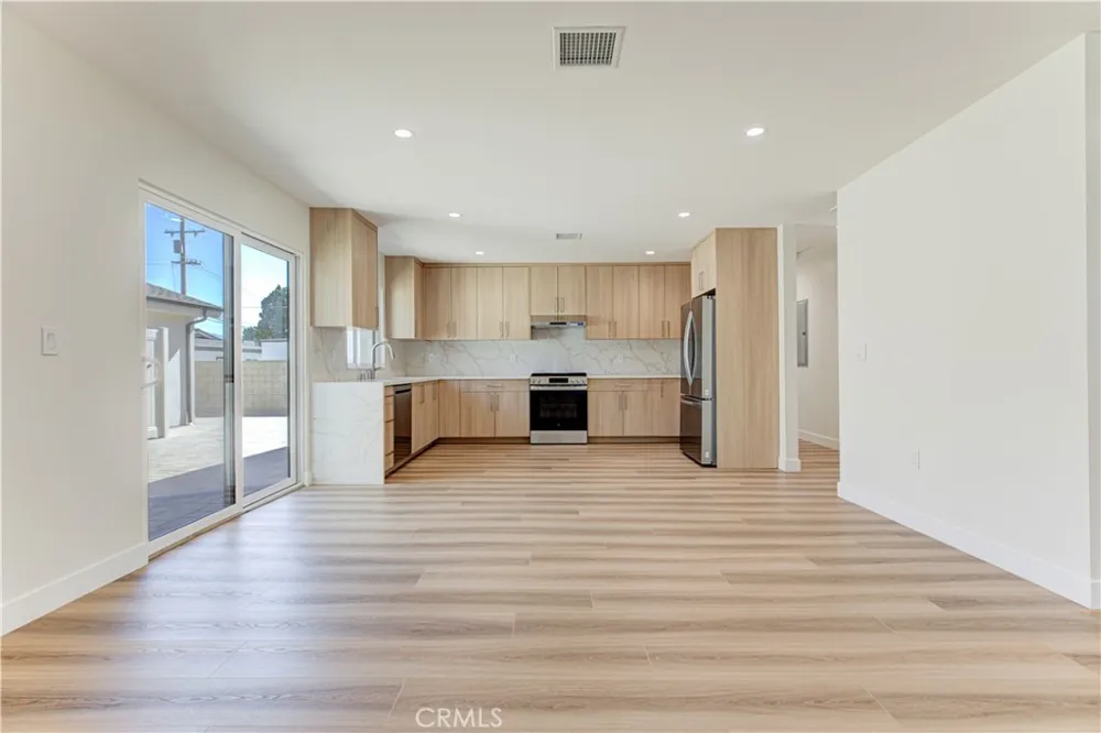 16857 Chatsworth Granada Hills, CA 91344