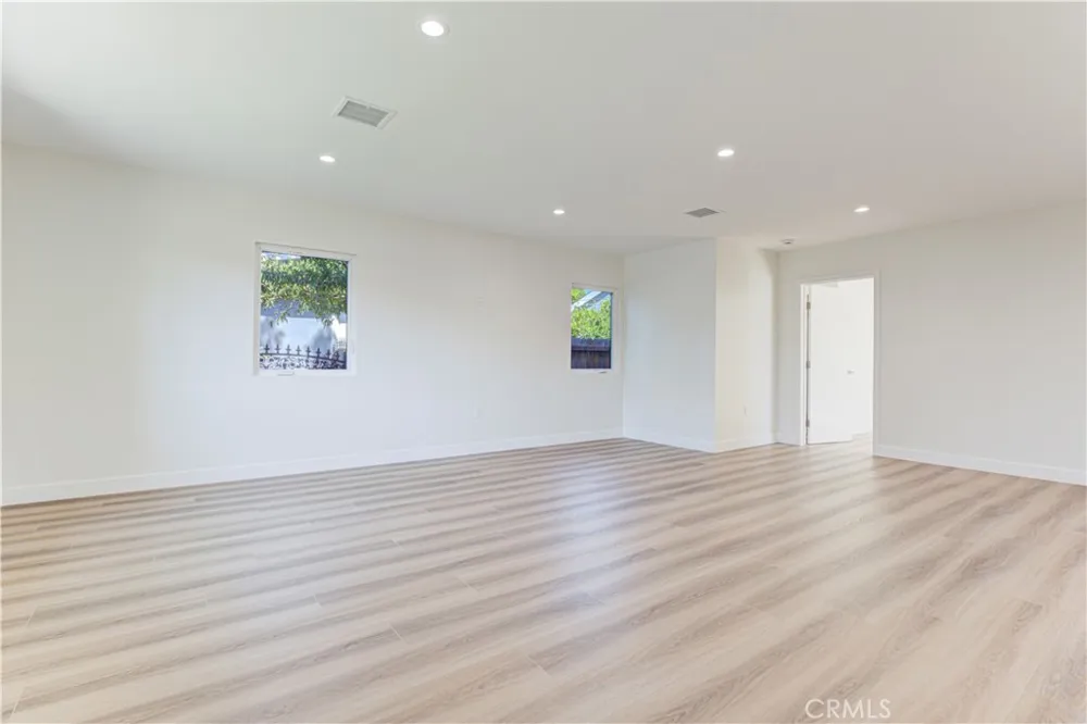 16857 Chatsworth Granada Hills, CA 91344