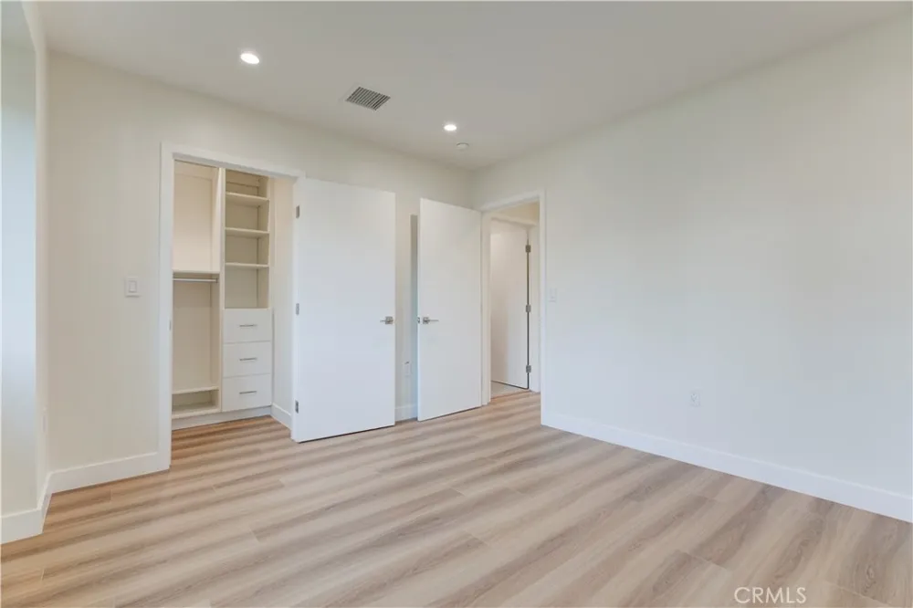16857 Chatsworth Granada Hills, CA 91344