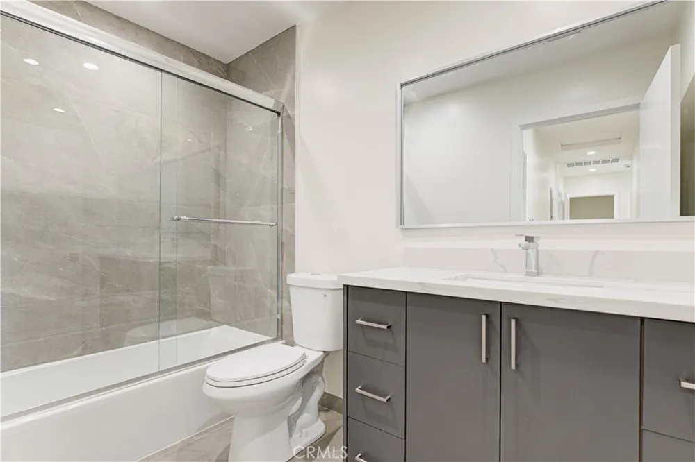 16857 Chatsworth Granada Hills, CA 91344