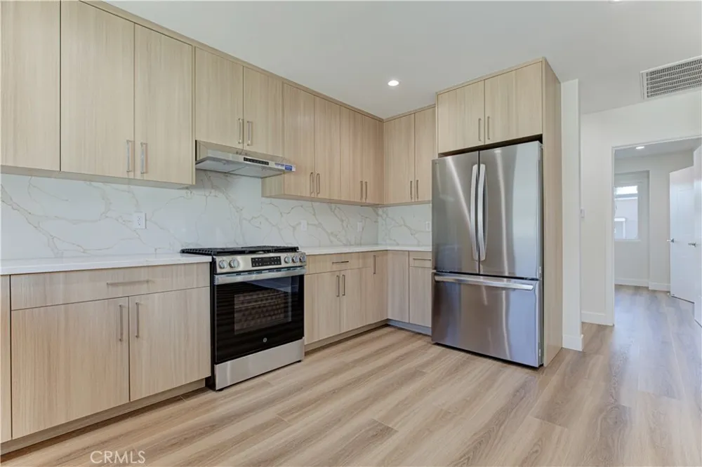 16857 Chatsworth Granada Hills, CA 91344