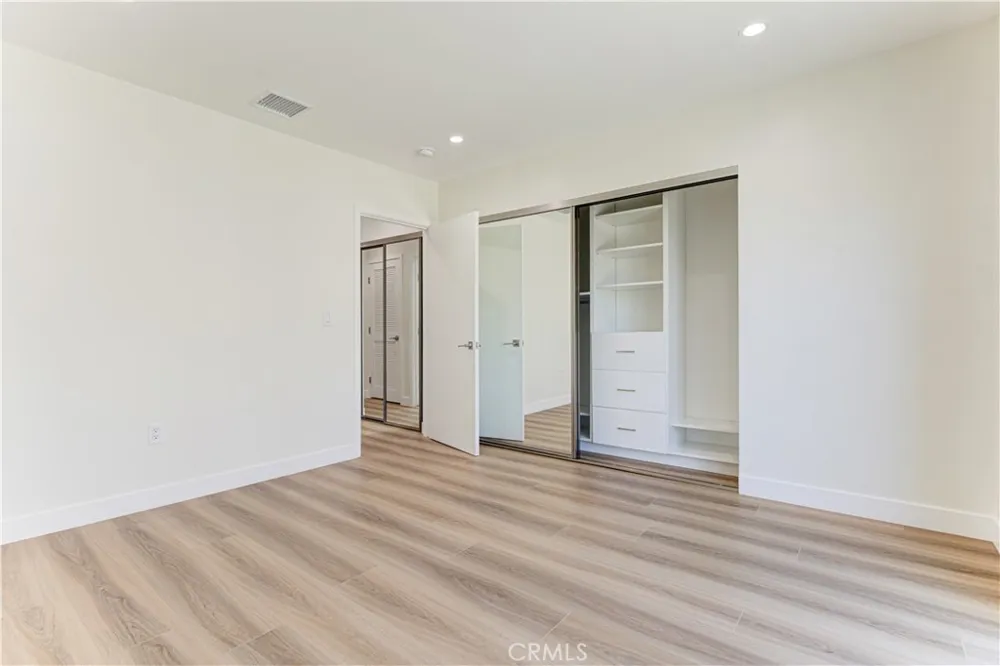 16857 Chatsworth Granada Hills, CA 91344
