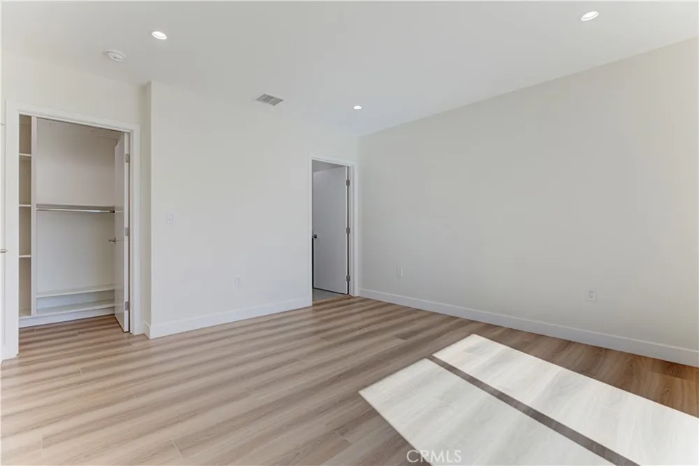 16857 Chatsworth Granada Hills, CA 91344