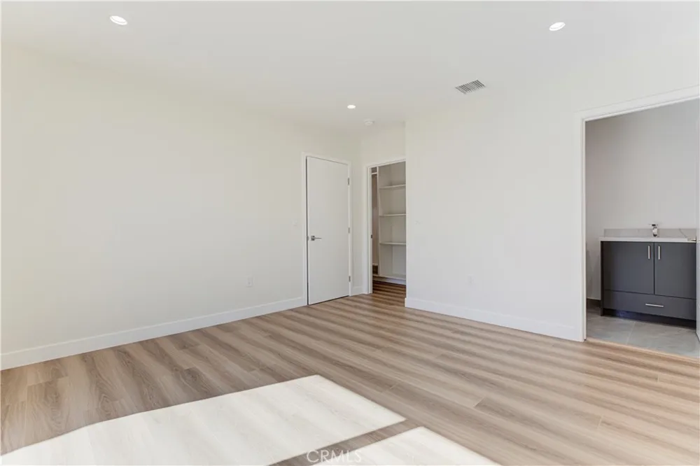 16857 Chatsworth Granada Hills, CA 91344