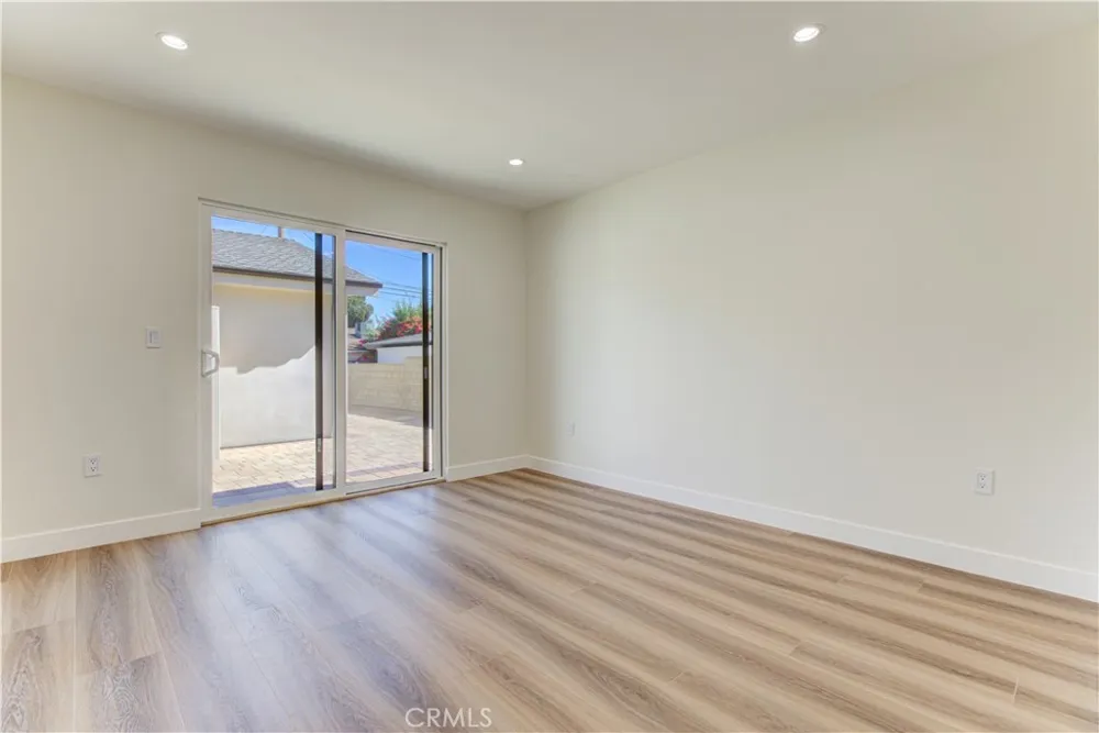 16857 Chatsworth Granada Hills, CA 91344