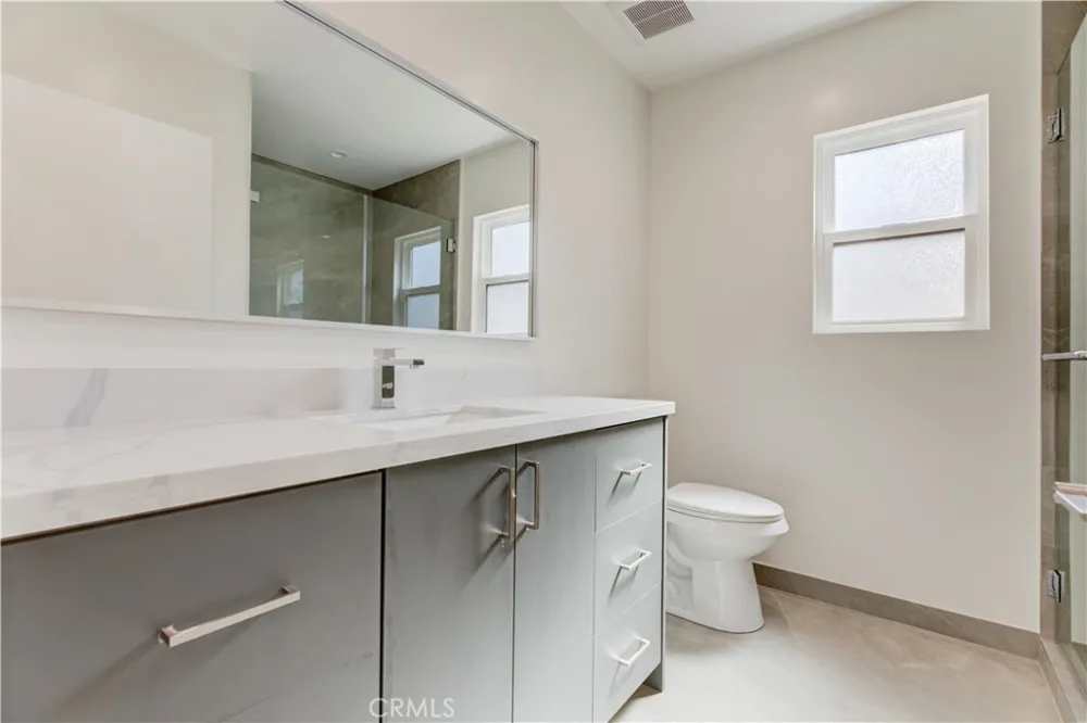 16857 Chatsworth Granada Hills, CA 91344