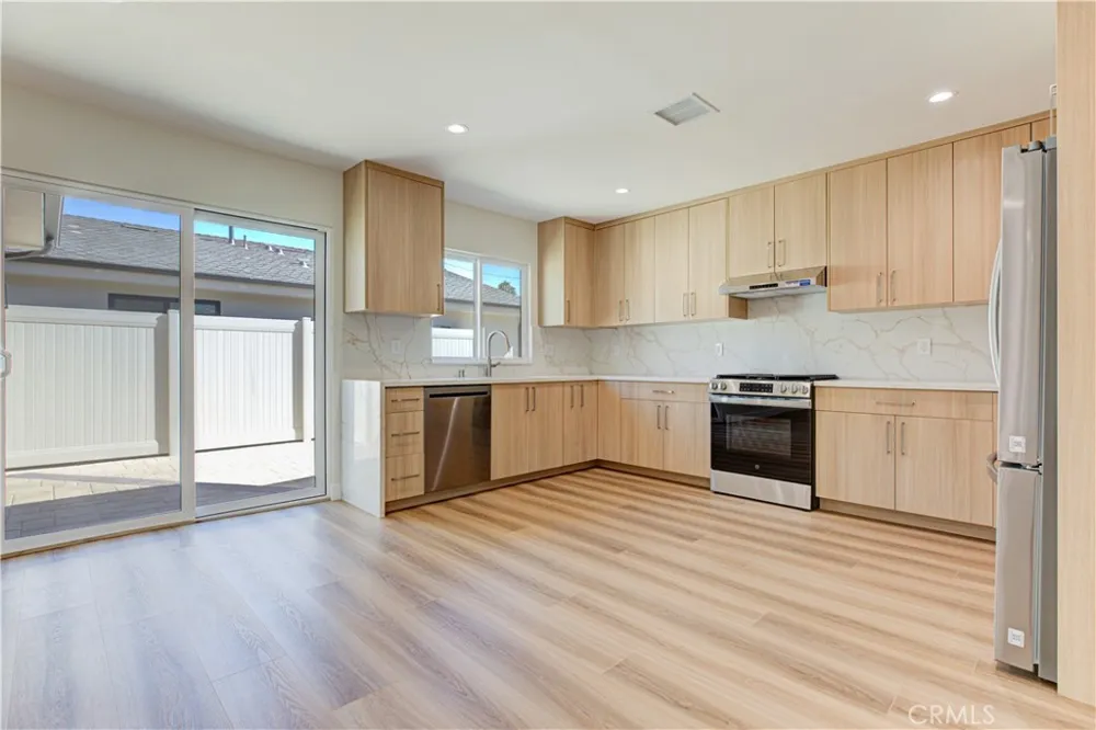 16857 Chatsworth Granada Hills, CA 91344