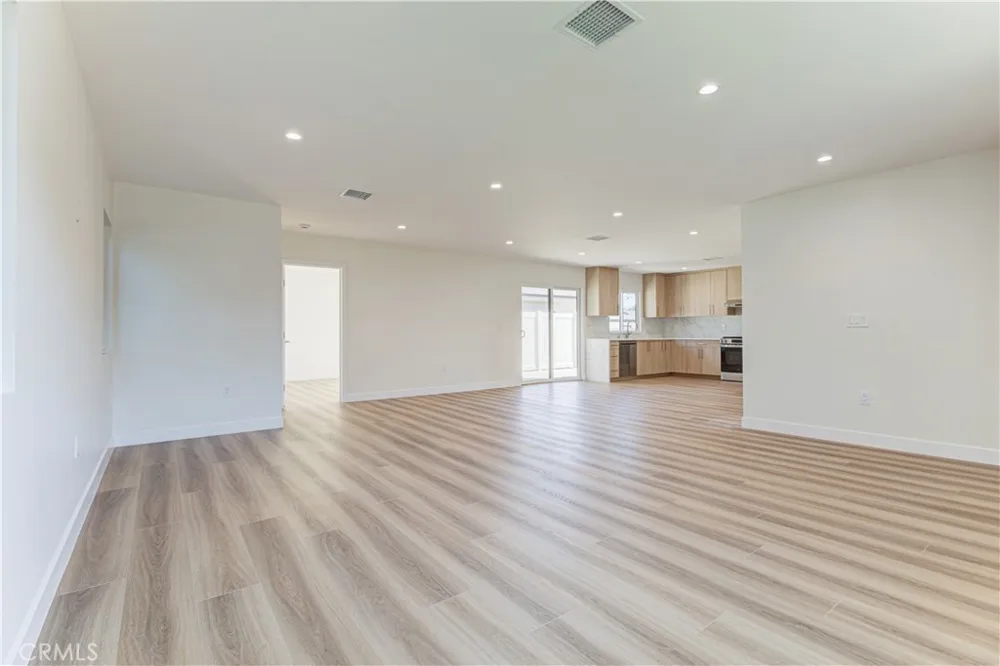 16857 Chatsworth Granada Hills, CA 91344