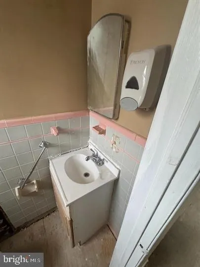 2449 NW SHIRLEY AVENUE Baltimore, MD 21215