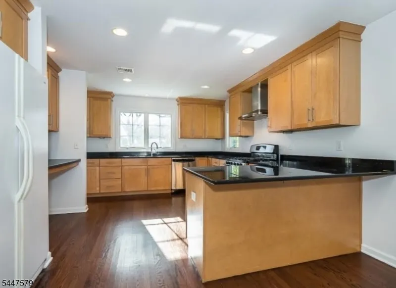 130 Littleton Rd Morris Plains, NJ 07950