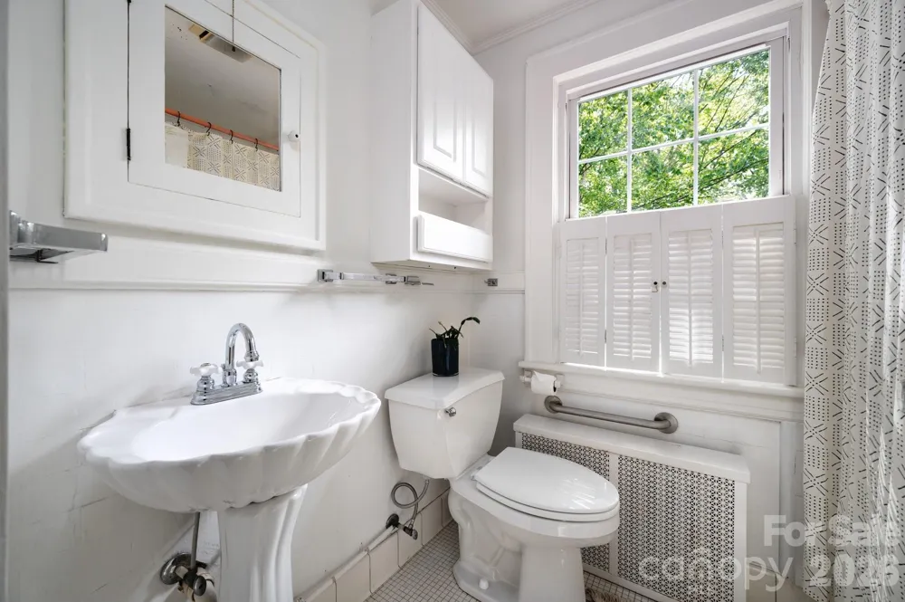 303 Country Club Road Asheville, NC 28804