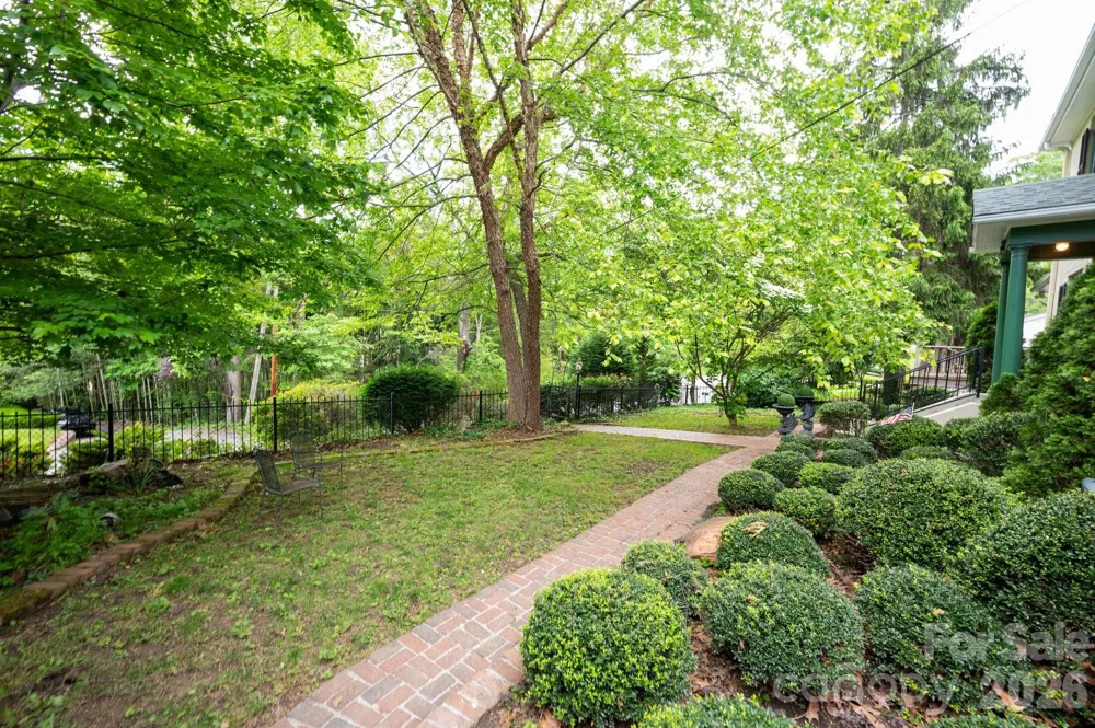 303 Country Club Road Asheville, NC 28804