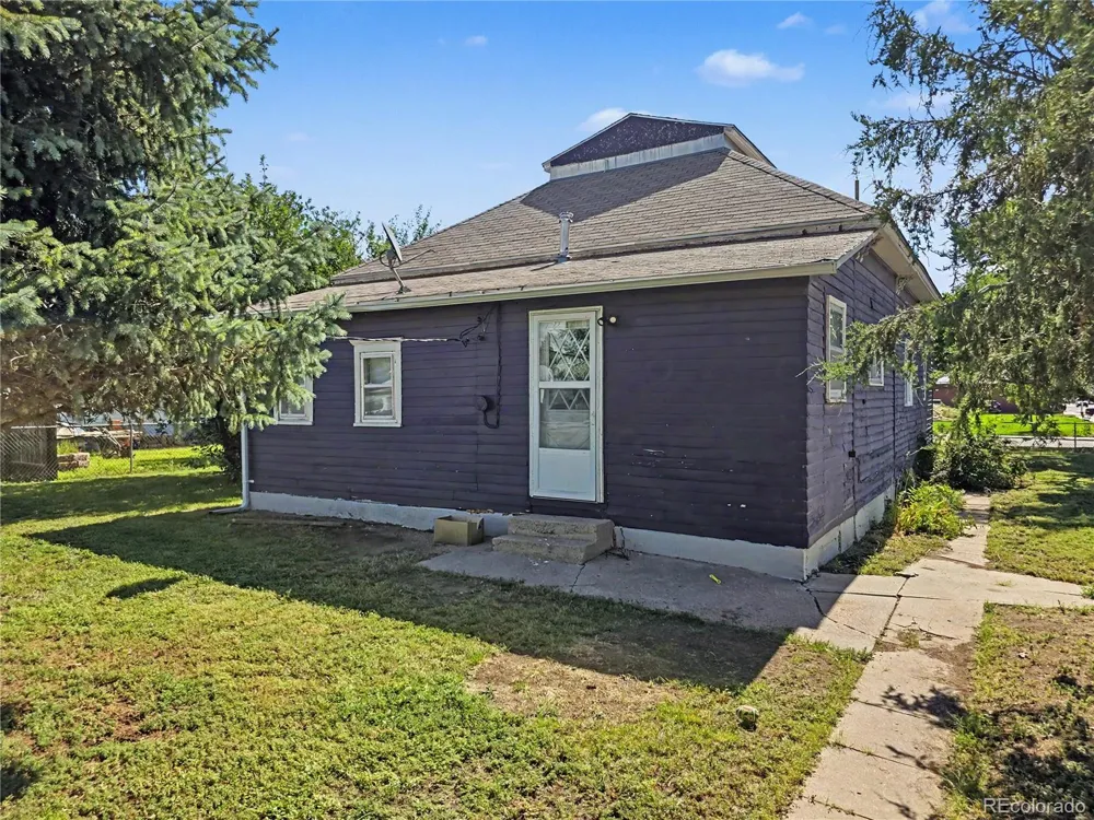 102 E 4th Street Julesburg, CO 80737