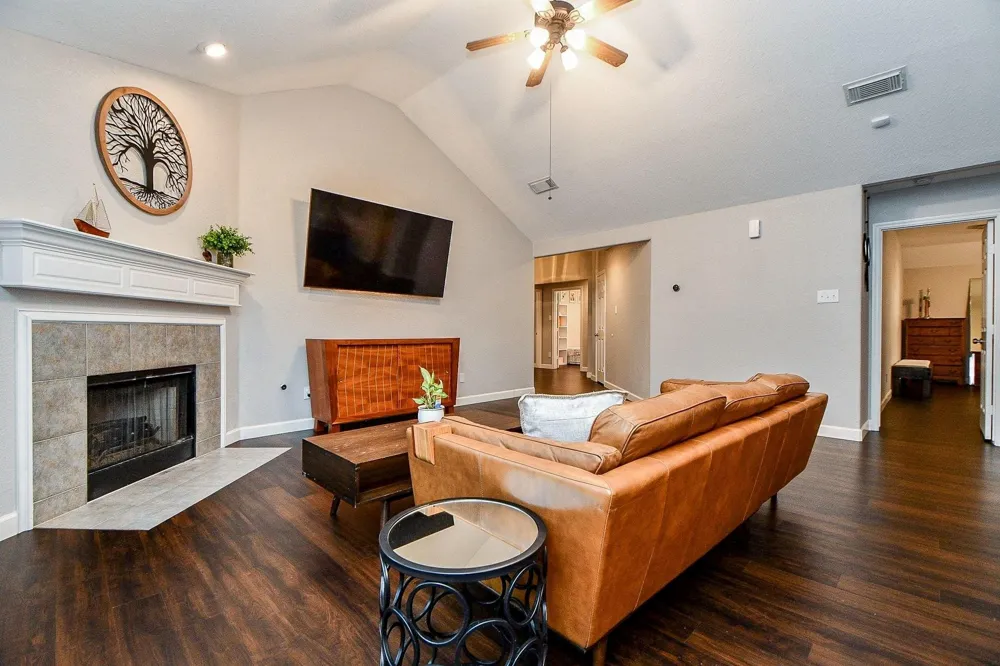 2034 Creek Shore Lane Pearland, TX 77581
