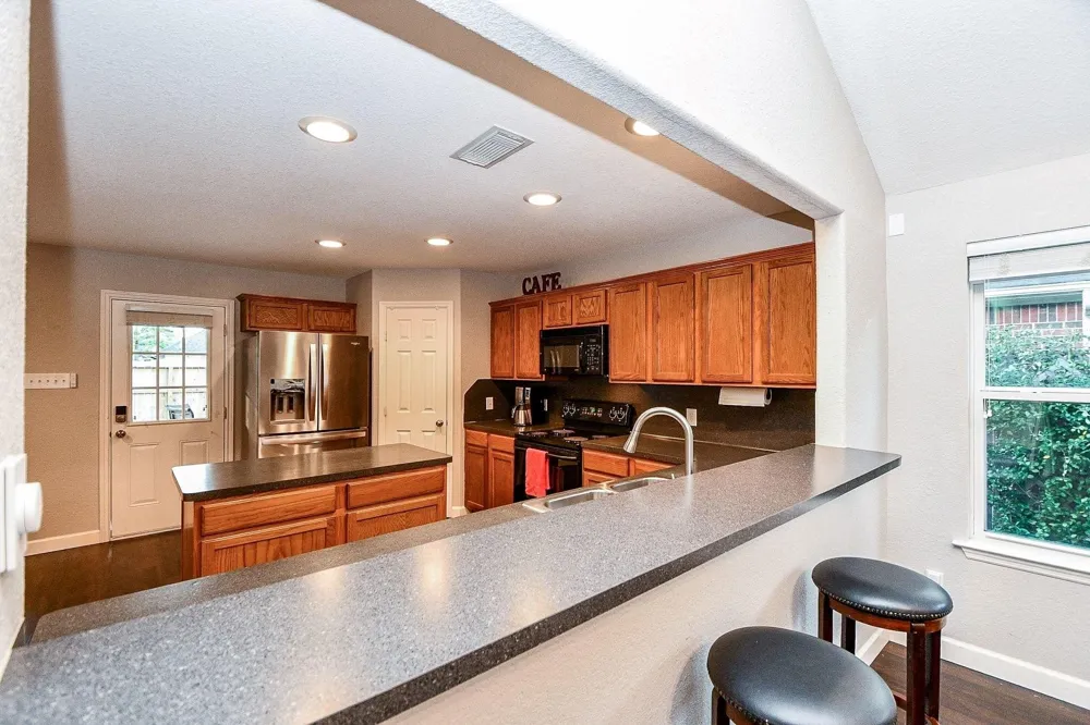 2034 Creek Shore Lane Pearland, TX 77581