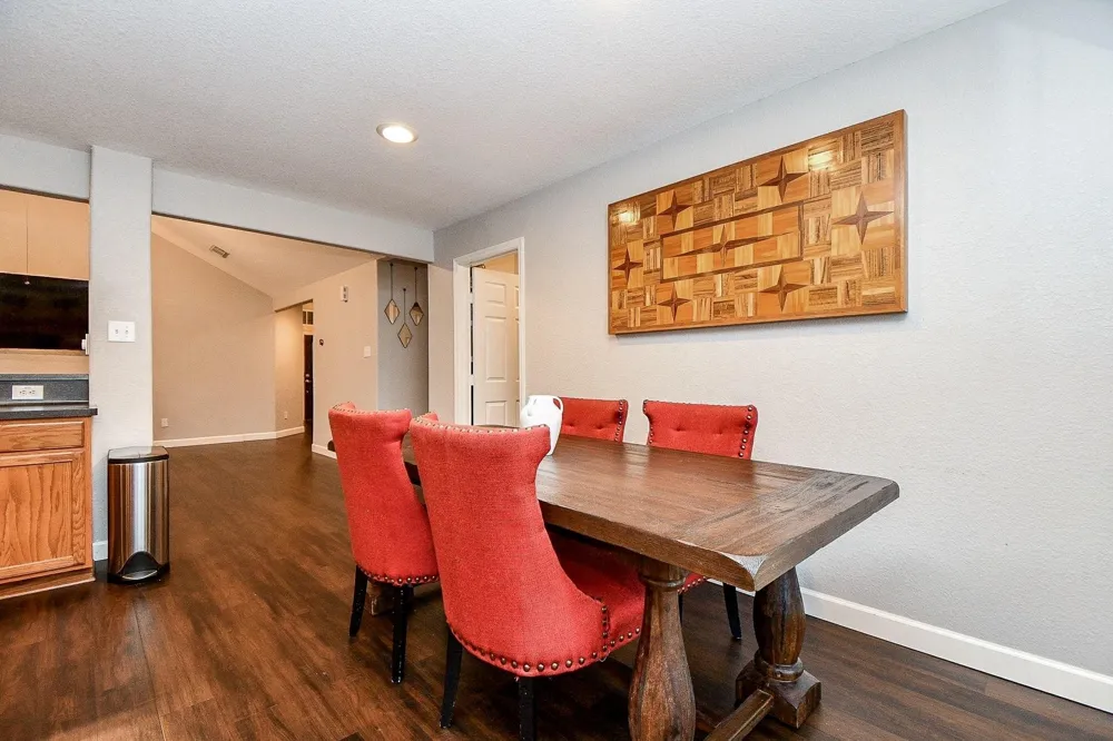 2034 Creek Shore Lane Pearland, TX 77581