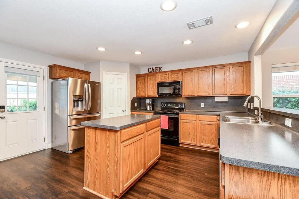 2034 Creek Shore Lane Pearland, TX 77581