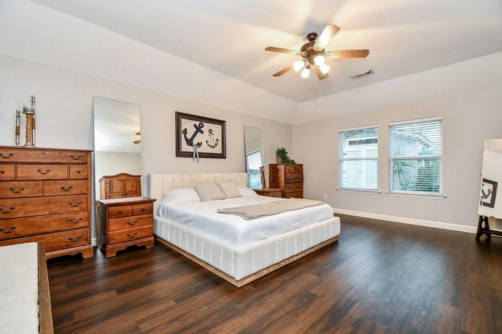 2034 Creek Shore Lane Pearland, TX 77581