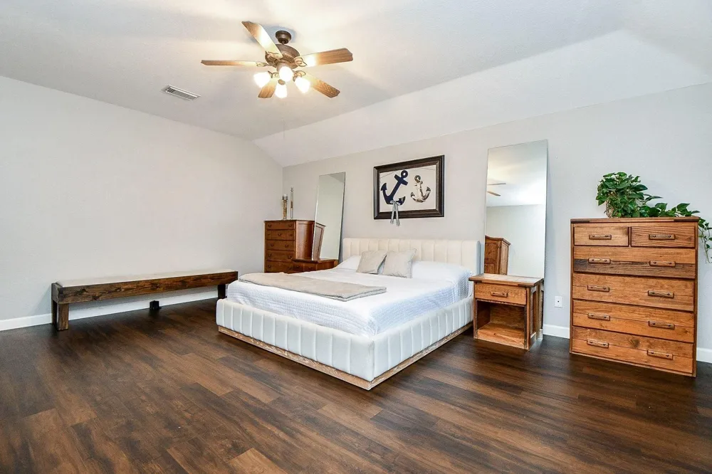 2034 Creek Shore Lane Pearland, TX 77581