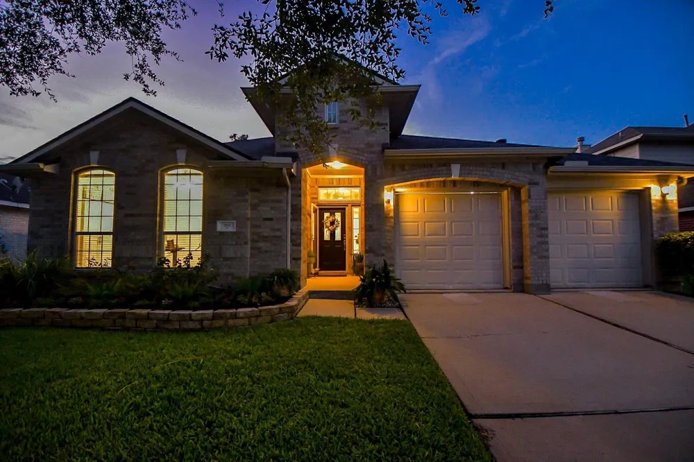 2034 Creek Shore Lane Pearland, TX 77581