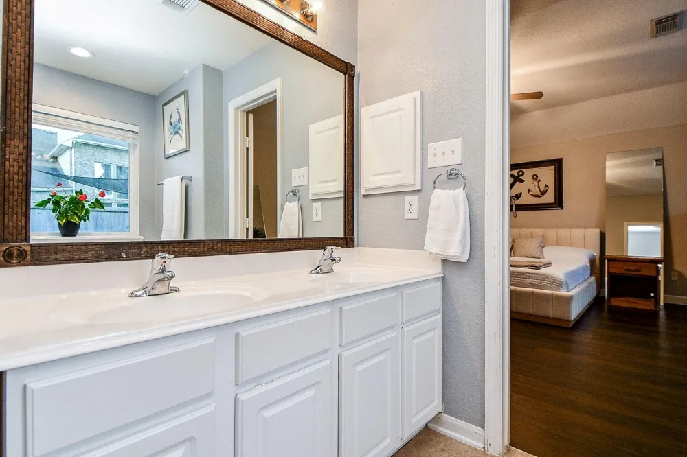 2034 Creek Shore Lane Pearland, TX 77581