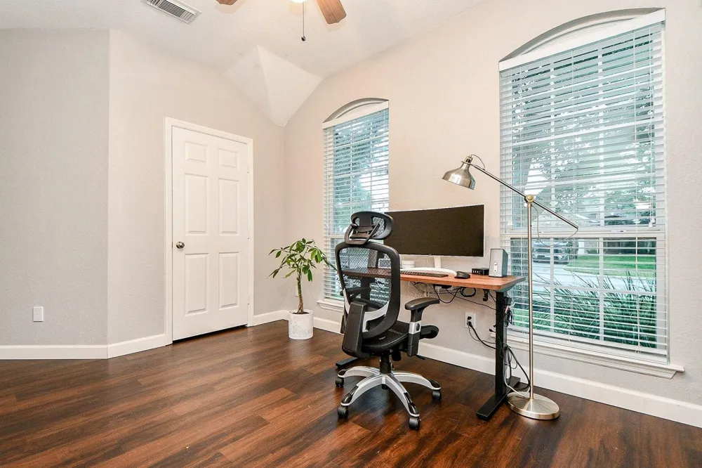2034 Creek Shore Lane Pearland, TX 77581