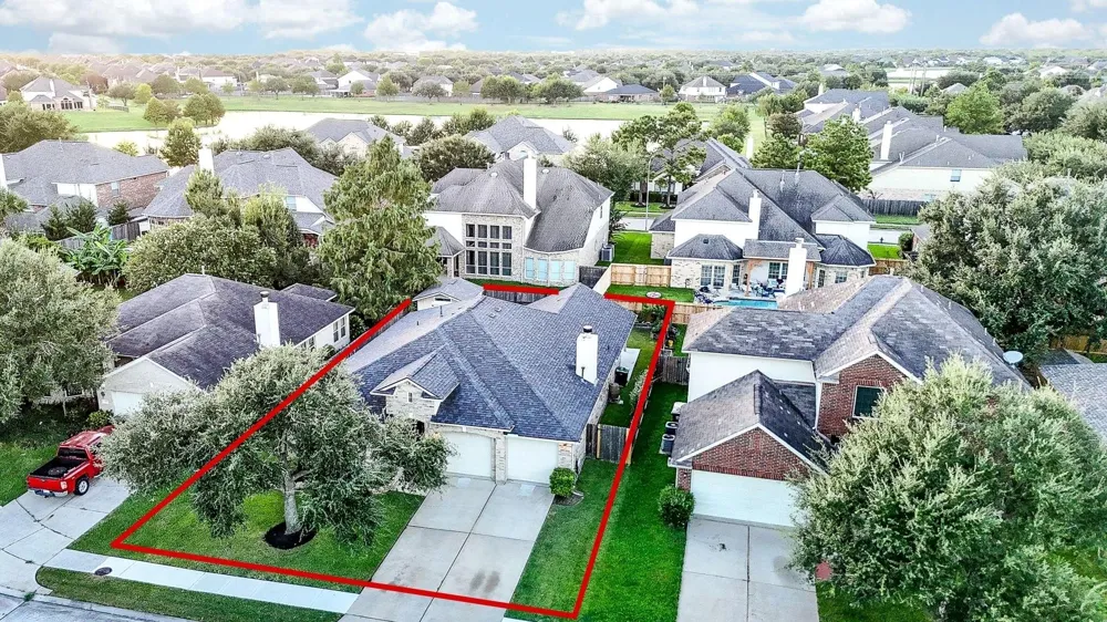2034 Creek Shore Lane Pearland, TX 77581