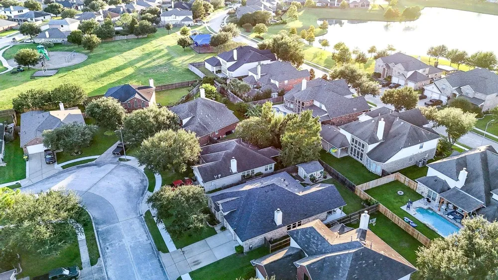 2034 Creek Shore Lane Pearland, TX 77581
