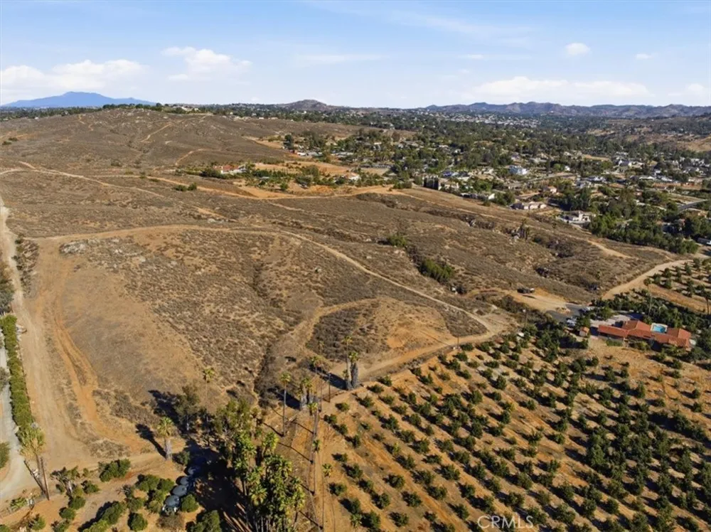 102 Sorrento Hills Riverside, CA 92504