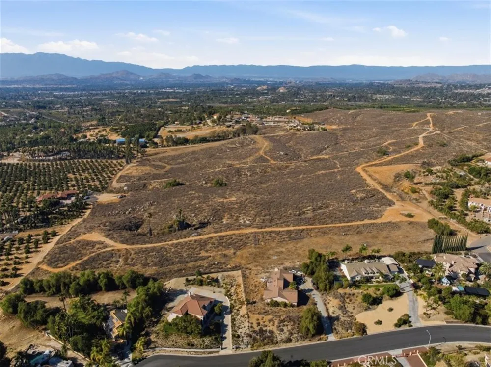 102 Sorrento Hills Riverside, CA 92504