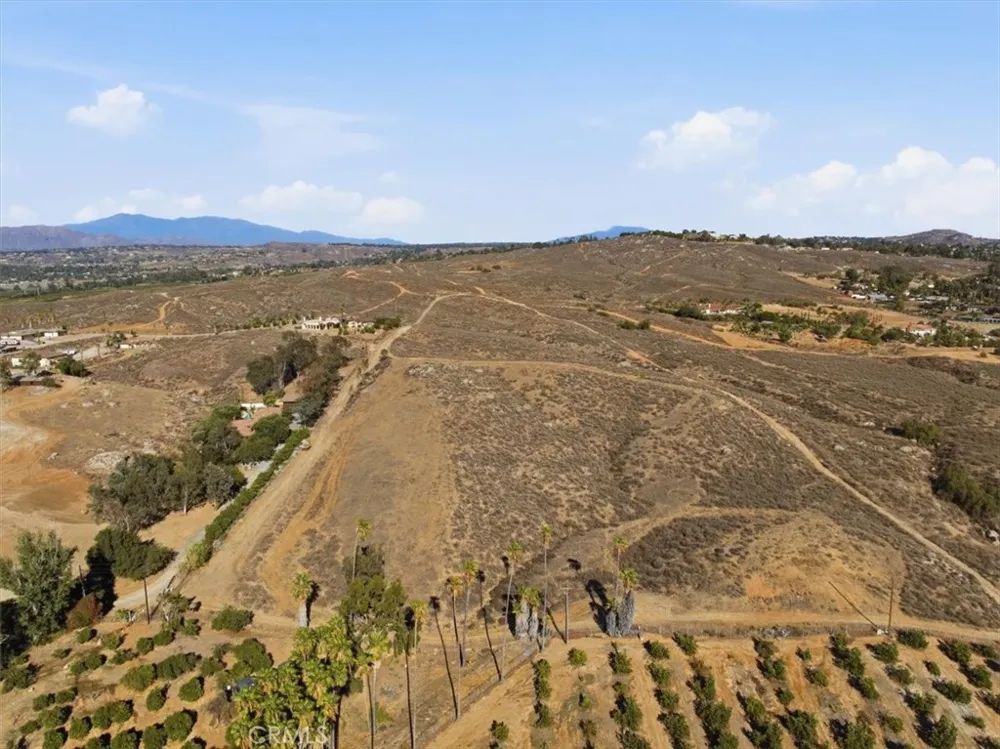 102 Sorrento Hills Riverside, CA 92504